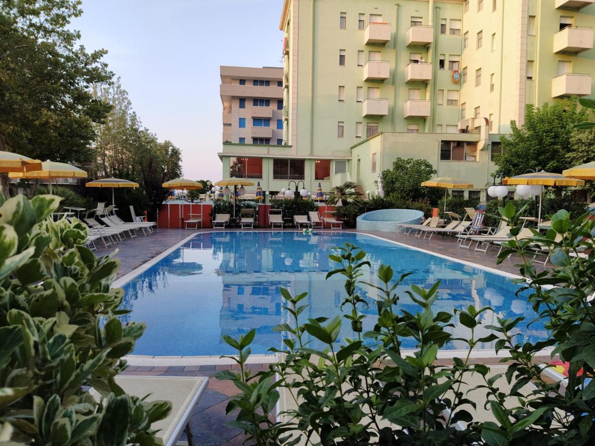 Hotel Prestigio تْشيزيناتيكو المظهر الخارجي الصورة