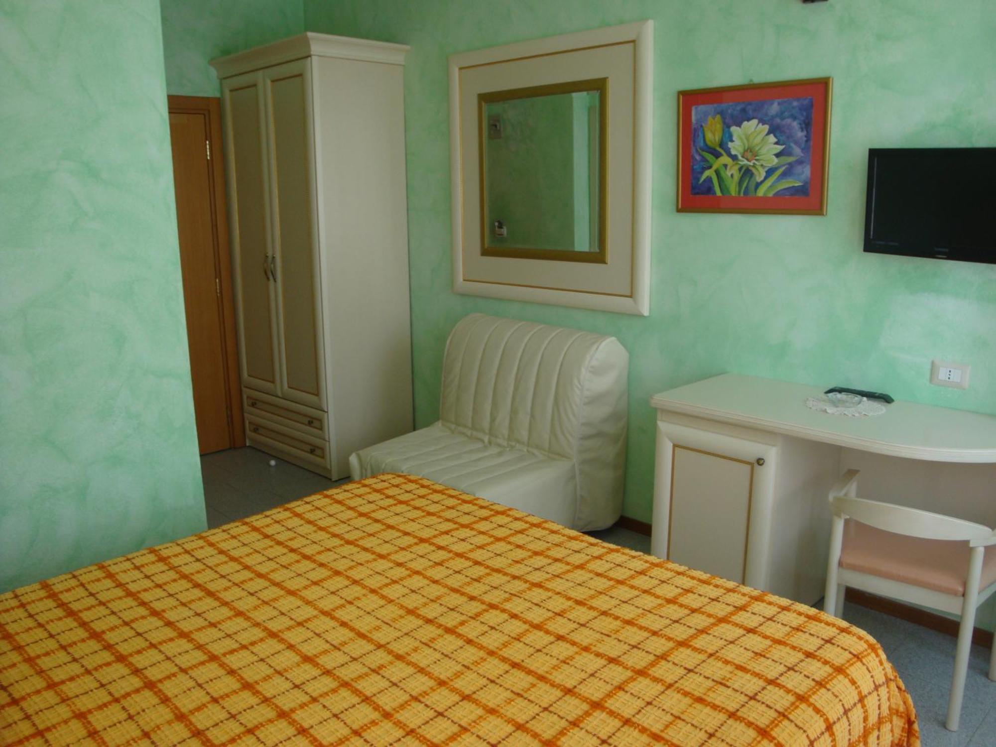 Hotel Prestigio تْشيزيناتيكو الغرفة الصورة